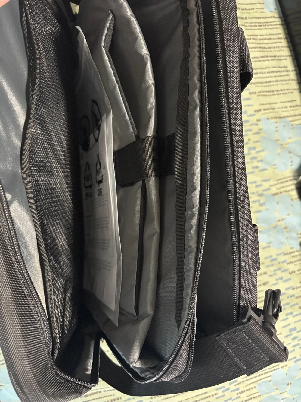 Brand new Targus Black Laptop Messenger Bag with Shoulder Strap